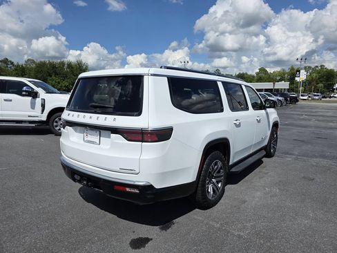 Used 2023 Jeep Wagoneer L Series II AWD/4WD image 6