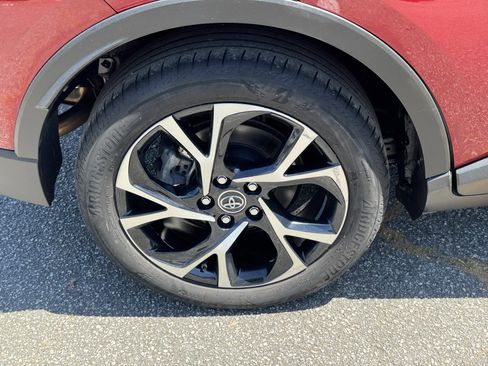 Used 2019 Toyota C-HR Limited image 17