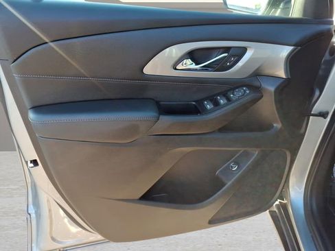 Used 2023 Chevrolet Traverse LT FWD image 13
