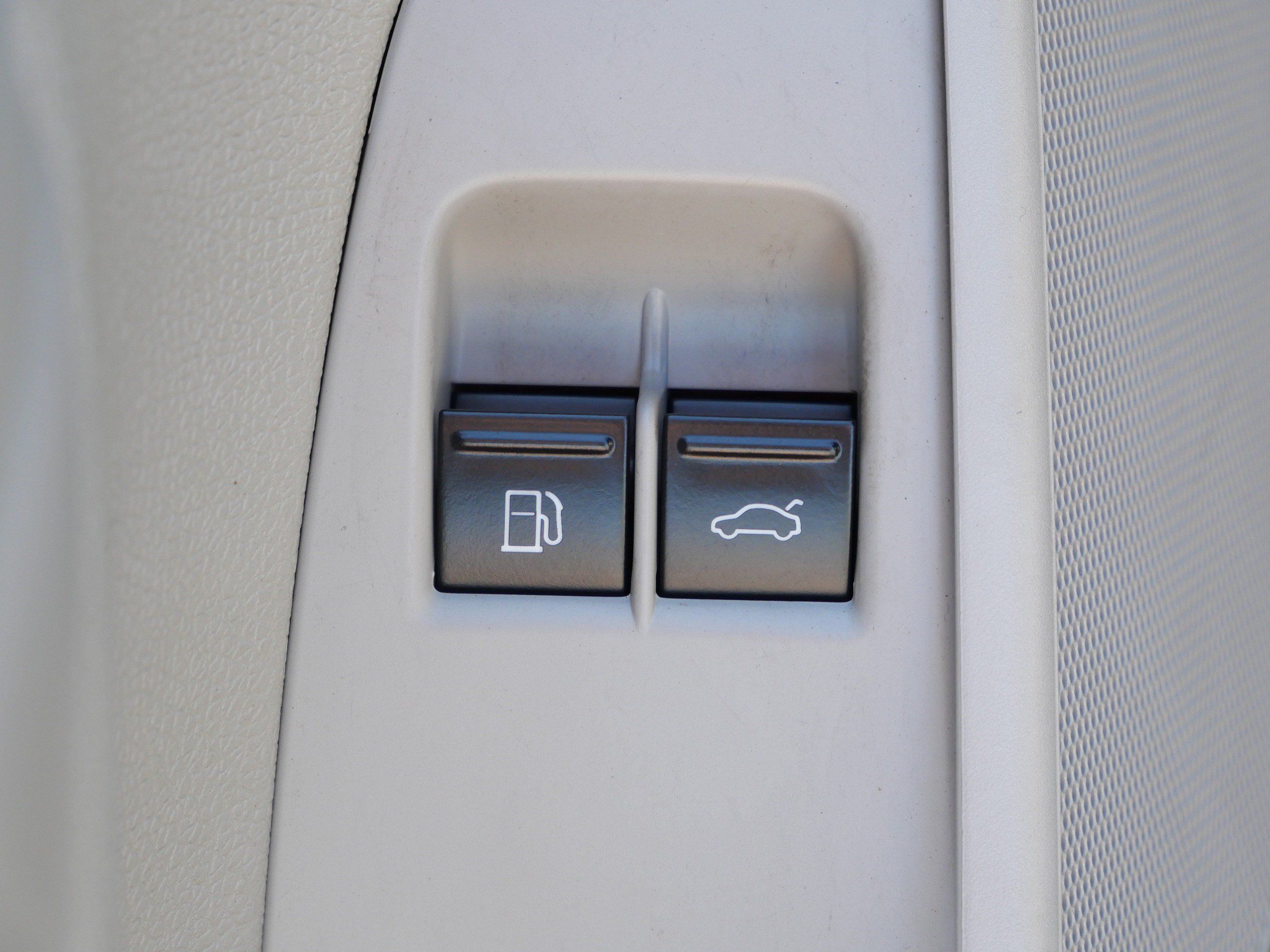 Used 2010 Volkswagen Eos Komfort FWD image 19