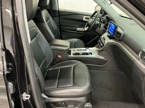 Used 2023 Ford Explorer XLT w/ Equipment Group 202A image 22