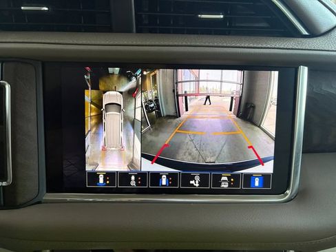 Used 2023 GMC Yukon Denali AWD/4WD image 29