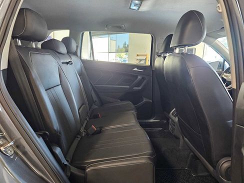 Used 2022 Volkswagen Tiguan SE image 12