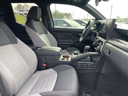 Used 2025 Toyota Tacoma TRD Off-Road image 12