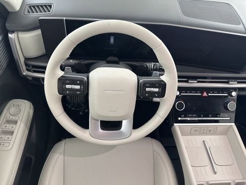 Used 2025 Hyundai Santa Fe SEL FWD image 29