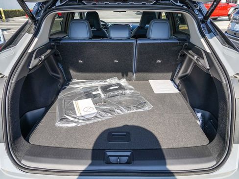 New 2025 Nissan Ariya Platinum image 13