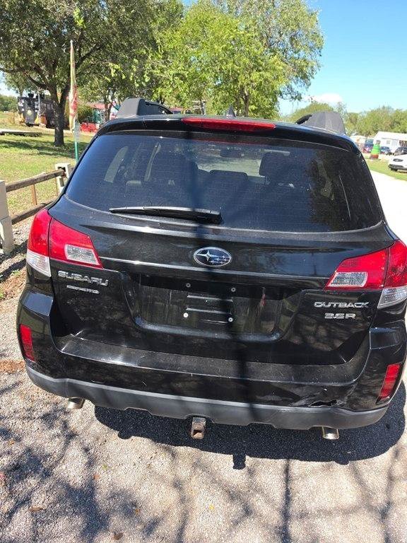 Used 2011 Subaru Outback 3.6R Limited w/ PWR Moonroof Pkg AWD/4WD image 5