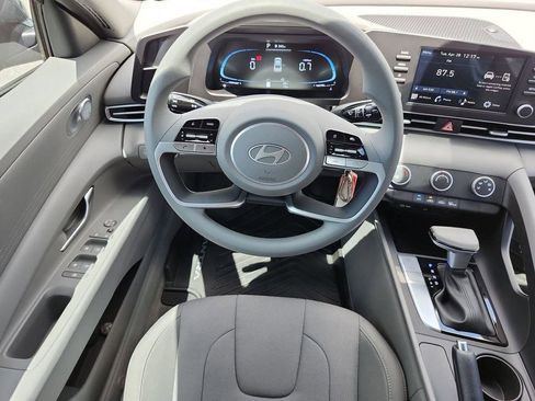 New 2026 Hyundai Elantra SE FWD image 16