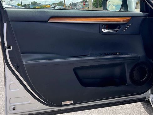 Used 2013 Lexus ES 300h w/ Premium Pkg FWD image 19