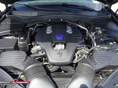 Used 2017 Maserati Levante S AWD/4WD image 14