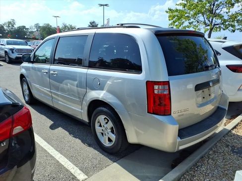 Used 2010 Dodge Grand Caravan Hero w/ Popular Equipment Group FWD image 3