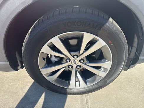 Used 2020 Ford Explorer Platinum w/ Premium Technology Package image 8