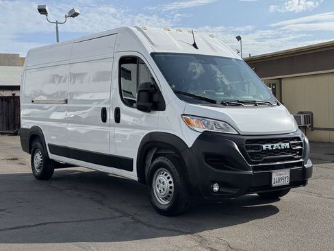 Used 2025 RAM ProMaster 2500 w/ Convenience Group FWD image 4