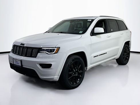 Used 2022 Jeep Grand Cherokee Laredo X image 1