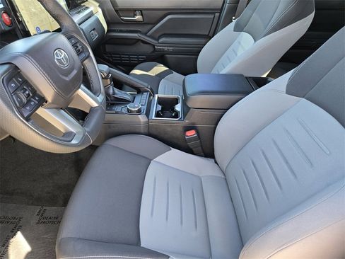 Used 2025 Toyota Tacoma TRD Sport image 18