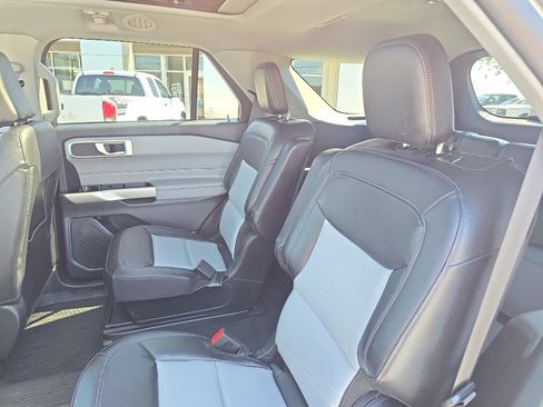 Used 2023 Ford Explorer XLT w/ Equipment Group 202A AWD/4WD image 19