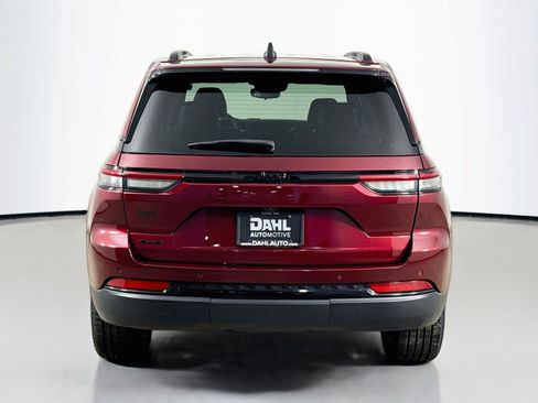 Used 2023 Jeep Grand Cherokee Altitude AWD/4WD image 12