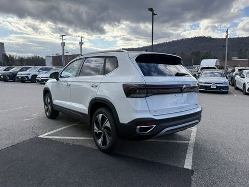 New 2026 Volkswagen Taos SE AWD/4WD image 5