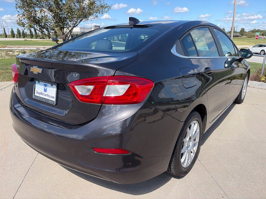 Used 2017 Chevrolet Cruze LT FWD image 19