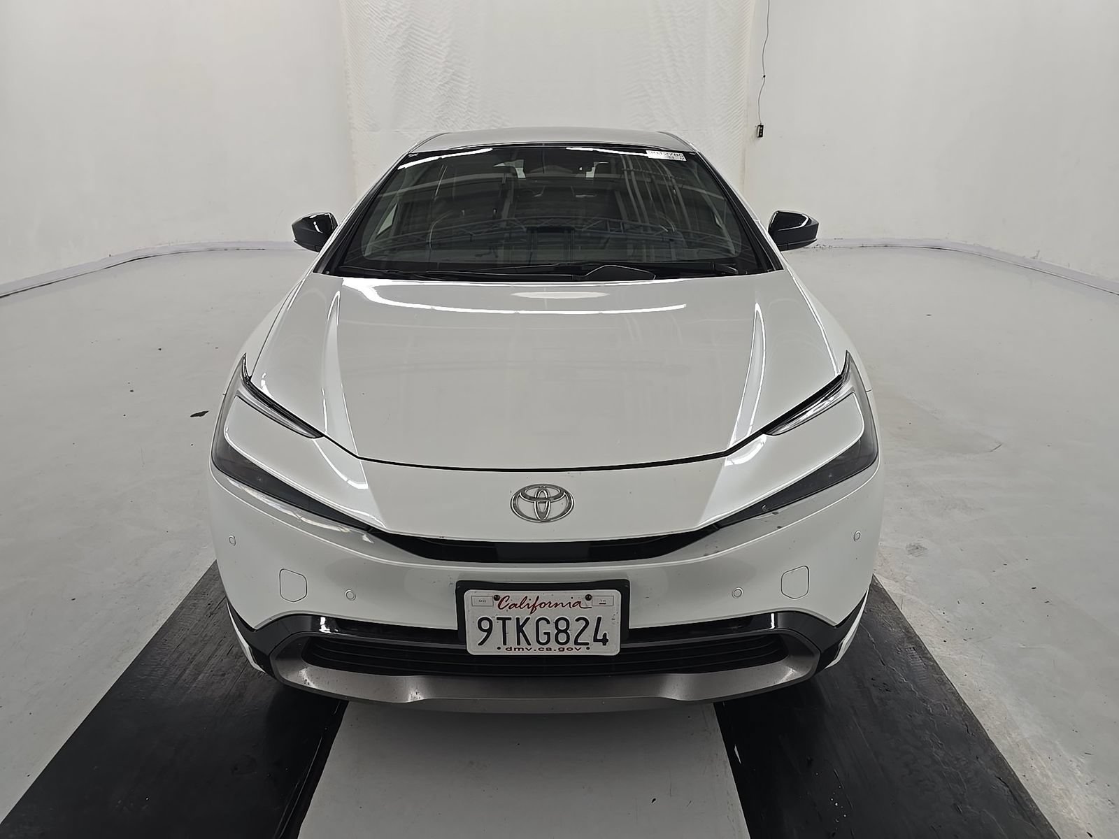 Certified 2025 Toyota Prius XLE FWD image 37