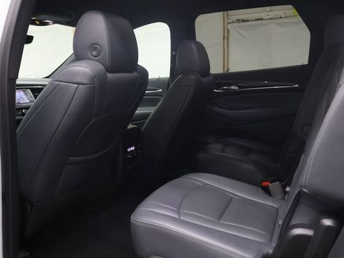 Used 2022 Buick Enclave Premium AWD/4WD image 16