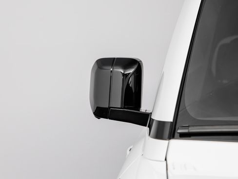 Used 2023 Land Rover Defender 110 X-Dynamic SE AWD/4WD image 6