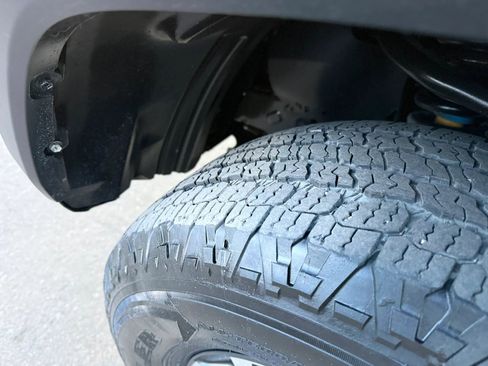 Used 2017 Toyota Tacoma TRD Off-Road AWD/4WD image 39