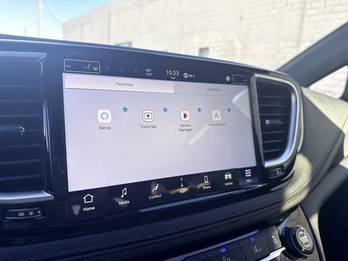 New 2026 Chrysler Pacifica Pinnacle w/ Trailer Tow Group image 36