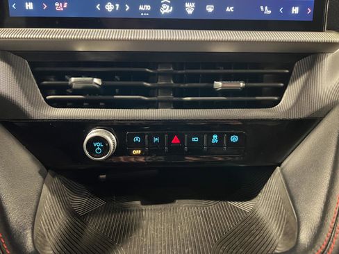 Used 2025 Ford Explorer ST-Line w/ ST-Line Street Pack image 19