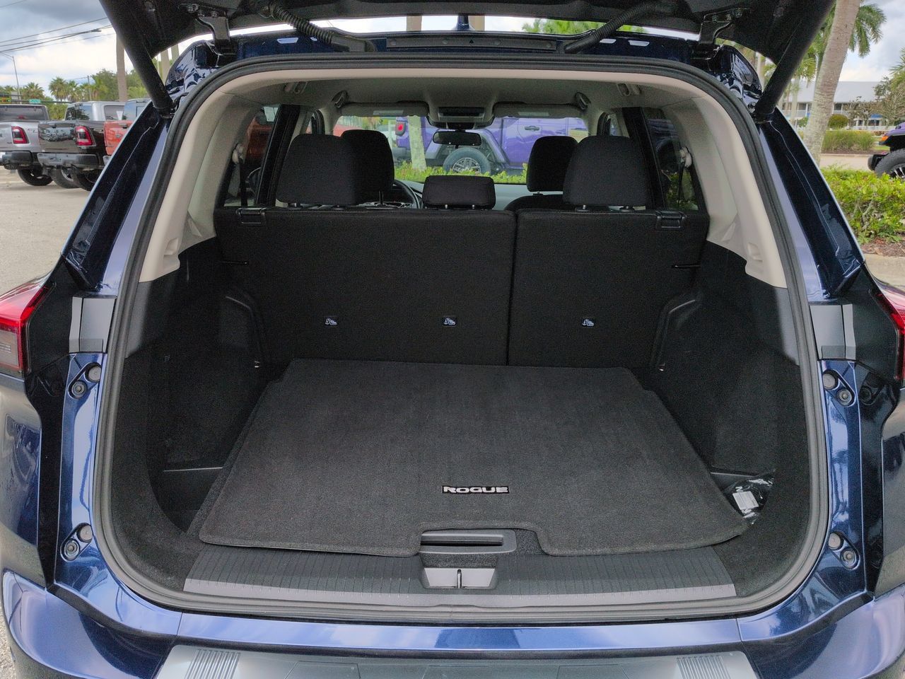 Used 2026 Nissan Rogue SV FWD image 13