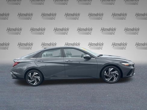Used 2025 Hyundai Elantra Limited FWD image 10