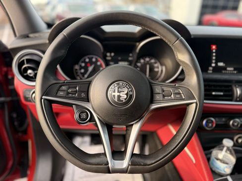 Used 2019 Alfa Romeo Stelvio image 18