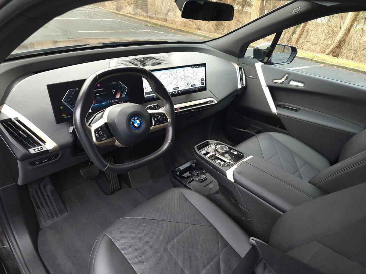 Used 2024 BMW iX xDrive50 w/ Premium Package AWD/4WD image 2