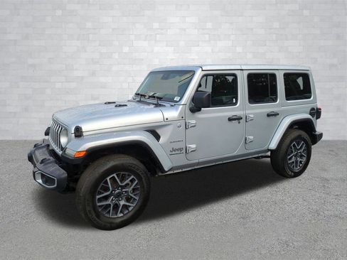 Used 2024 Jeep Wrangler Sahara image 8