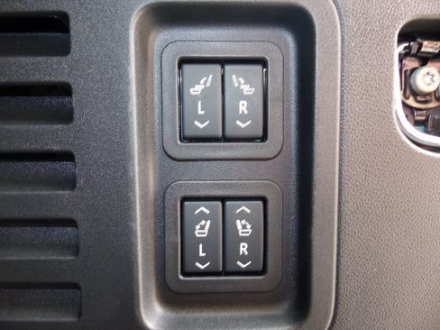 Used 2026 Buick Enclave Preferred w/ Power Package AWD/4WD image 32