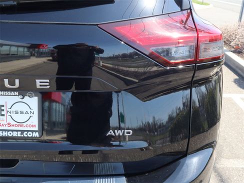 Certified 2025 Nissan Rogue SV w/ SV Premium Package image 34