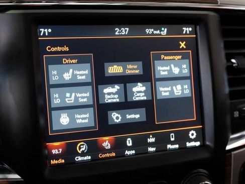 Used 2018 RAM 3500 Laramie w/ Convenience Group AWD/4WD image 25