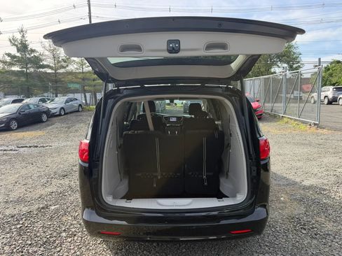 Used 2022 Chrysler Voyager LX FWD image 29