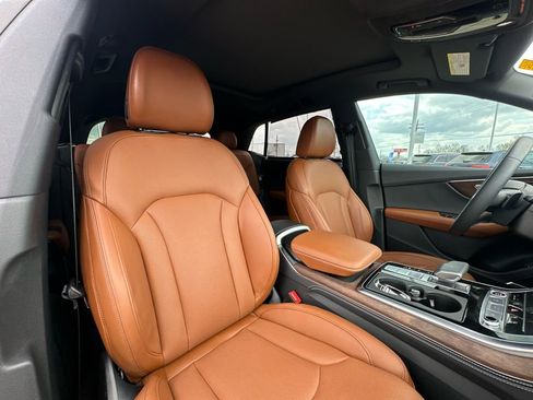 Used 2025 Audi Q8 Prestige AWD/4WD image 33
