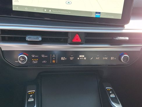 Used 2025 Kia Sorento EX w/ EX Panoramic Sunroof Package image 17