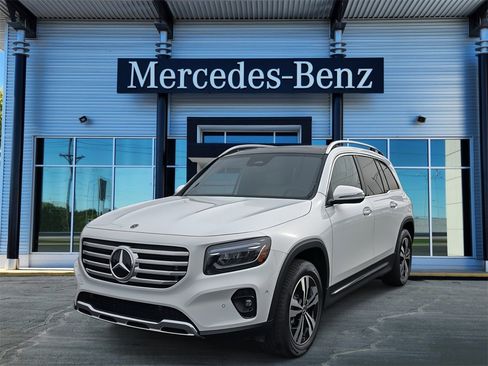 New 2025 Mercedes-Benz GLB 250 4MATIC image 3