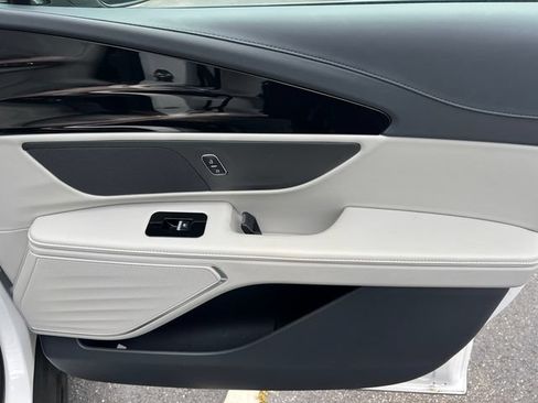 New 2026 Lincoln Nautilus Premier AWD/4WD image 15