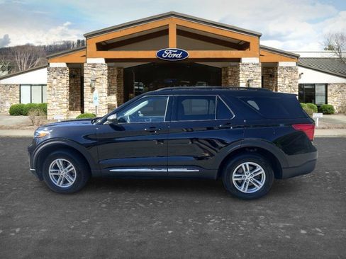 Used 2023 Ford Explorer XLT w/ Equipment Group 202A AWD/4WD image 7