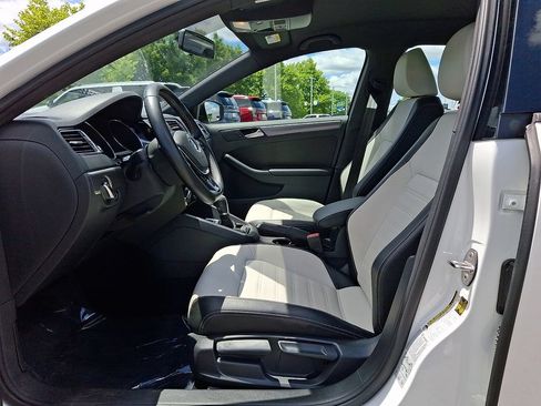 Used 2017 Volkswagen Jetta Sport FWD image 13