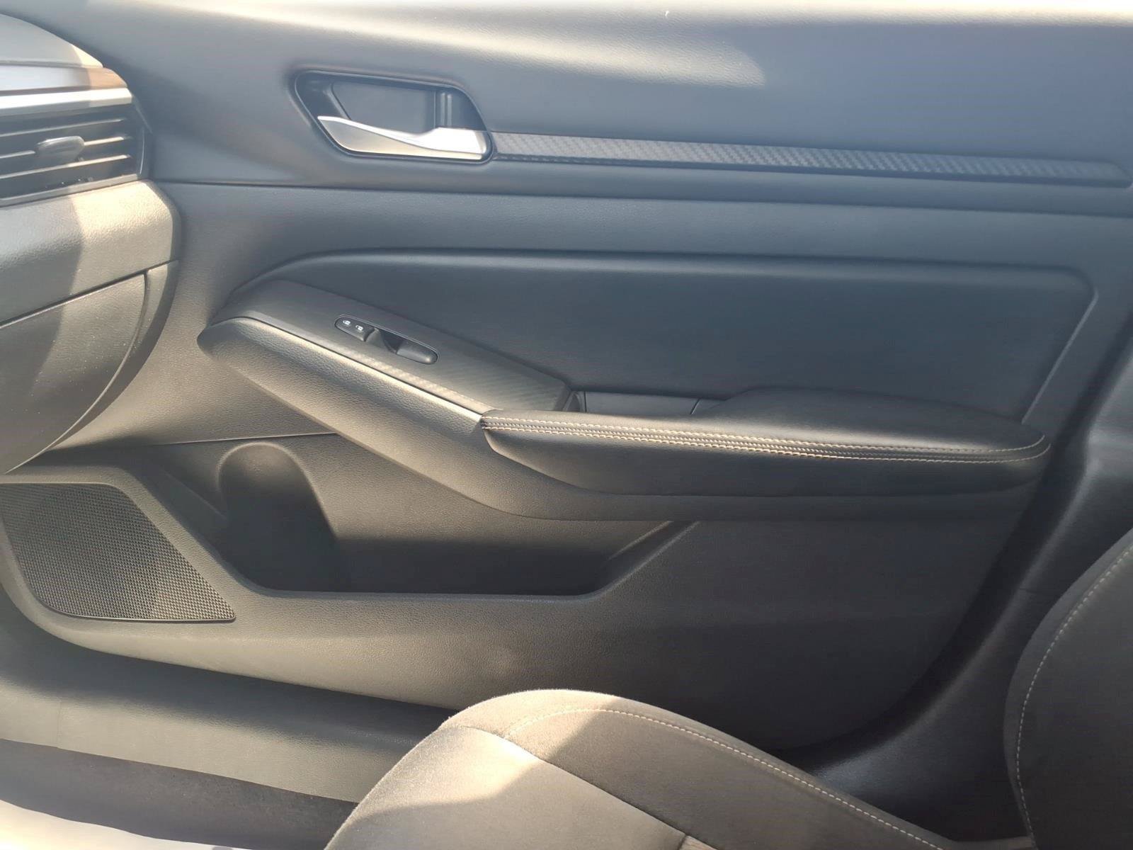 Used 2024 Nissan Altima 2.5 SV FWD image 29
