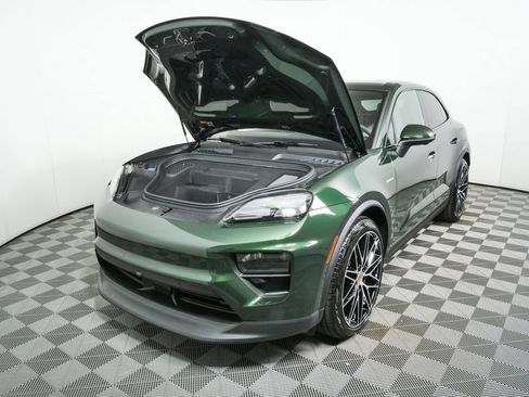 New 2026 Porsche Macan Electric RWD image 38