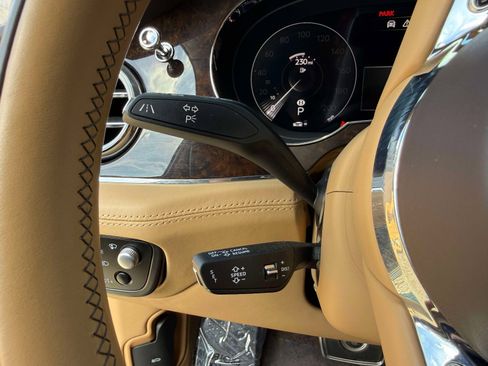 Used 2022 Bentley Bentayga image 59