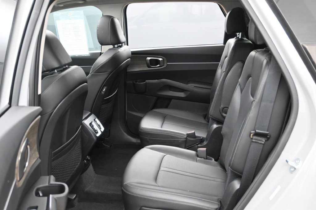 Used 2023 Kia Sorento EX w/ Panoramic Sunroof Package FWD image 26