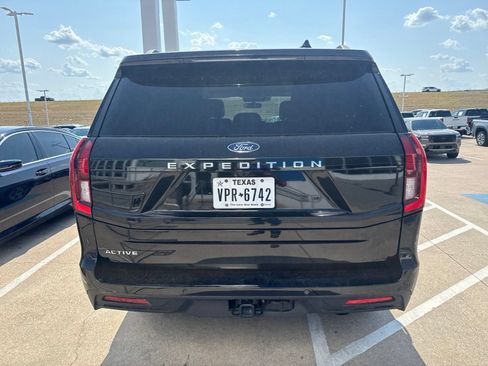 Used 2026 Ford Expedition Active AWD/4WD image 7