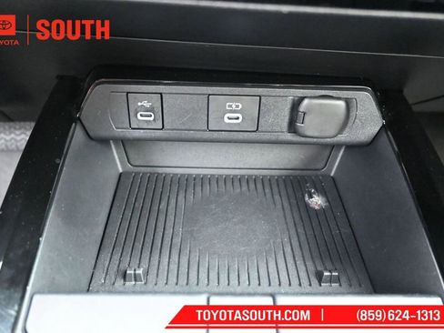 Used 2025 Toyota Prius LE FWD image 21